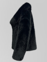 Полушубок Hestovrviio ММ811-С1 однотонный пушистый c широким воротником
