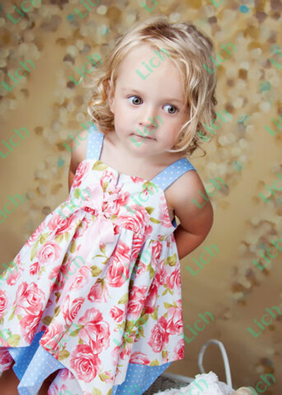 Комплект из однотонной футболки и сарафана с принтами роз