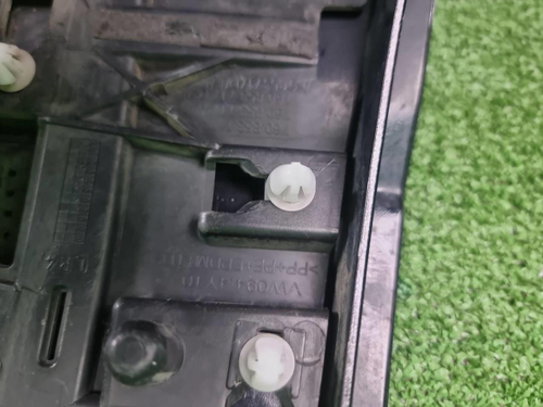 Расширитель передний левый VW Touareg 3 (18-нв)