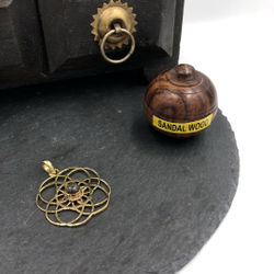 Подвеска Seed of Life лабрадорит из латуни