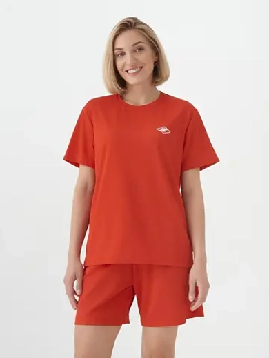 Женский, но строгий образ для игры в теннис от бренда «Спартак»