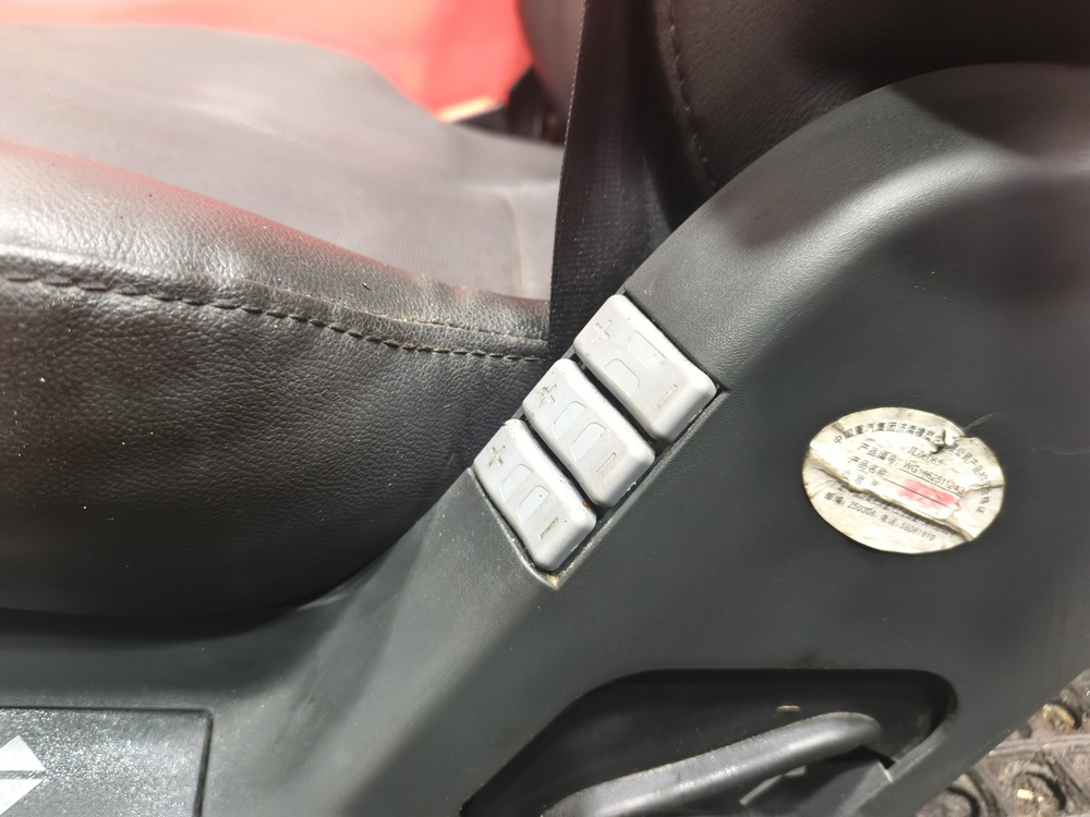 Сиденье переднее левое