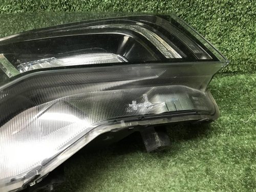 Фара правая Suzuki SX4 2 S-Cross (2016-2022) LED