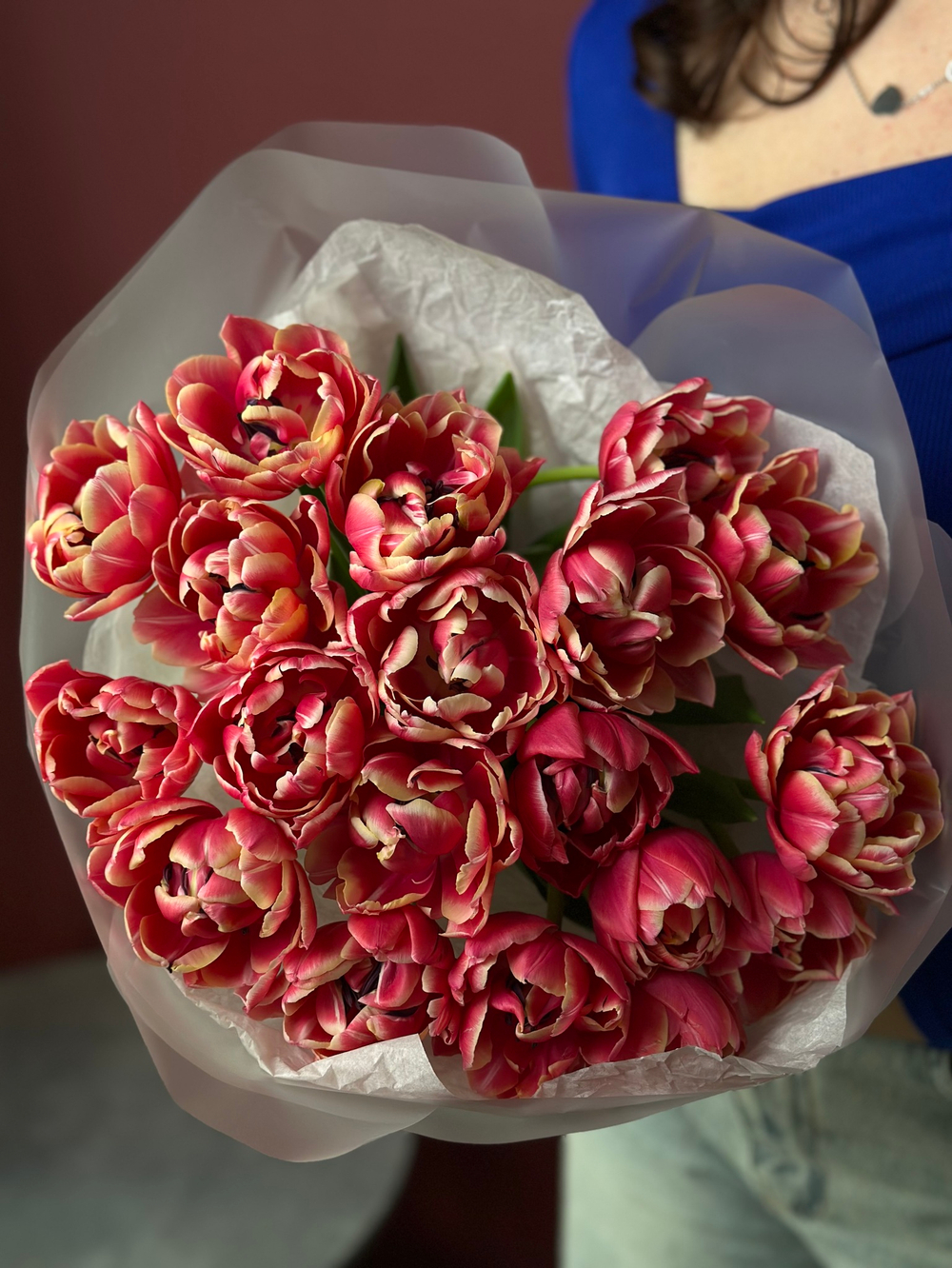 Букет малиновых пионовидных тюльпанов "Колумбус"