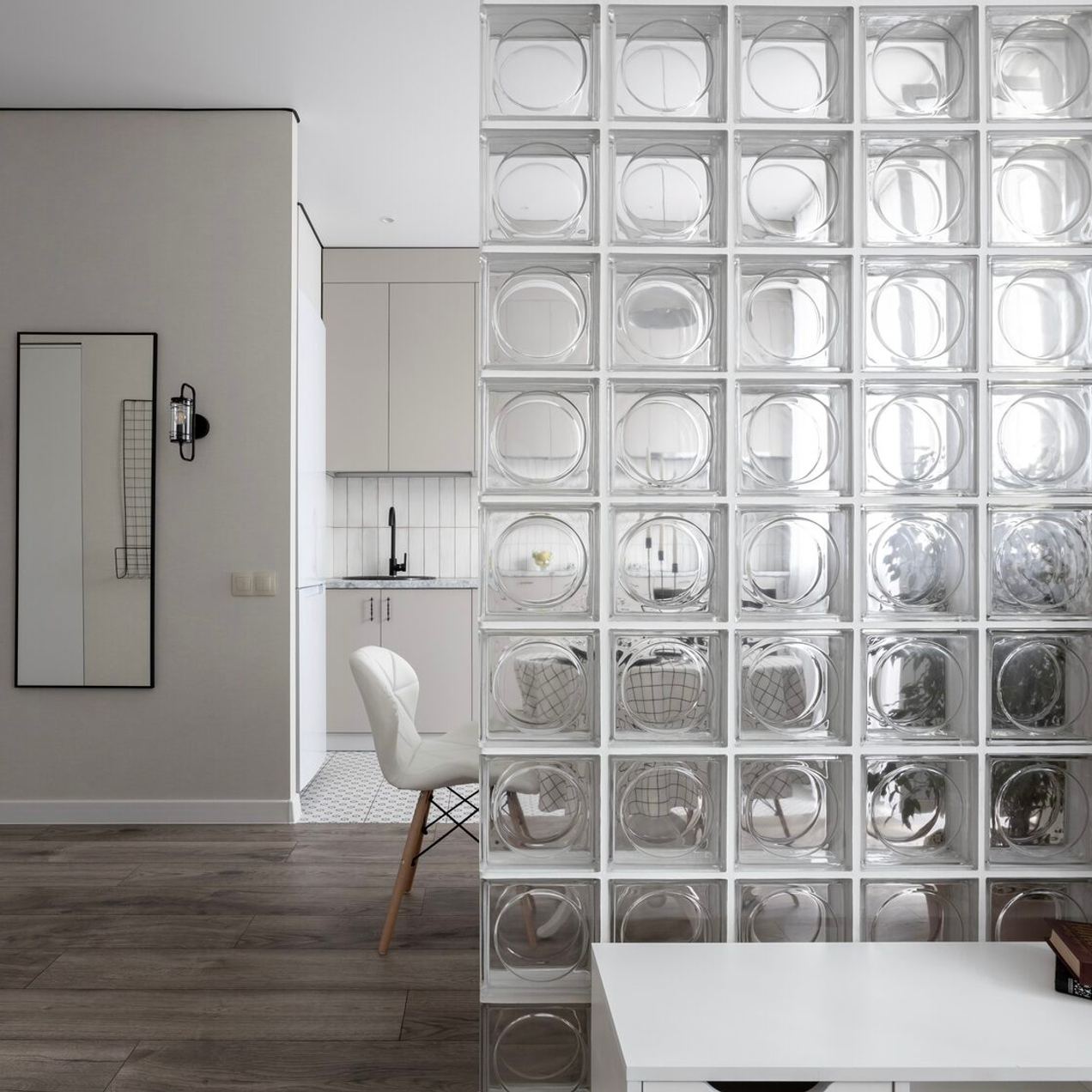 Стеклоблоки: прочность, свет, комфорт.