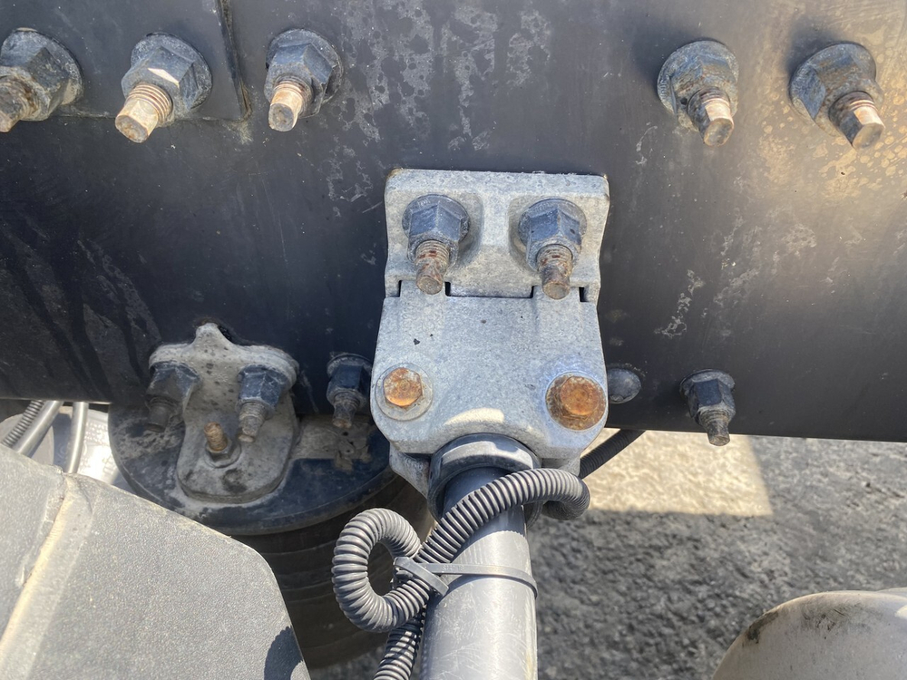 Кронштейн крыла заднего в сборе 2018г