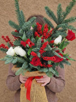 Новогодний букет из еловых веток