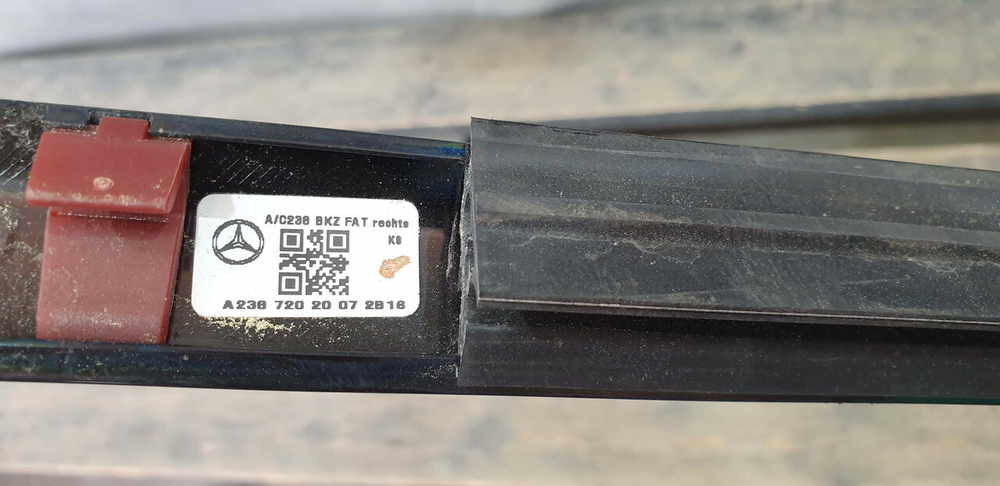 Накладка правой двери MB E-Class Coupe (C238) Б/У Оригинал A2387202007