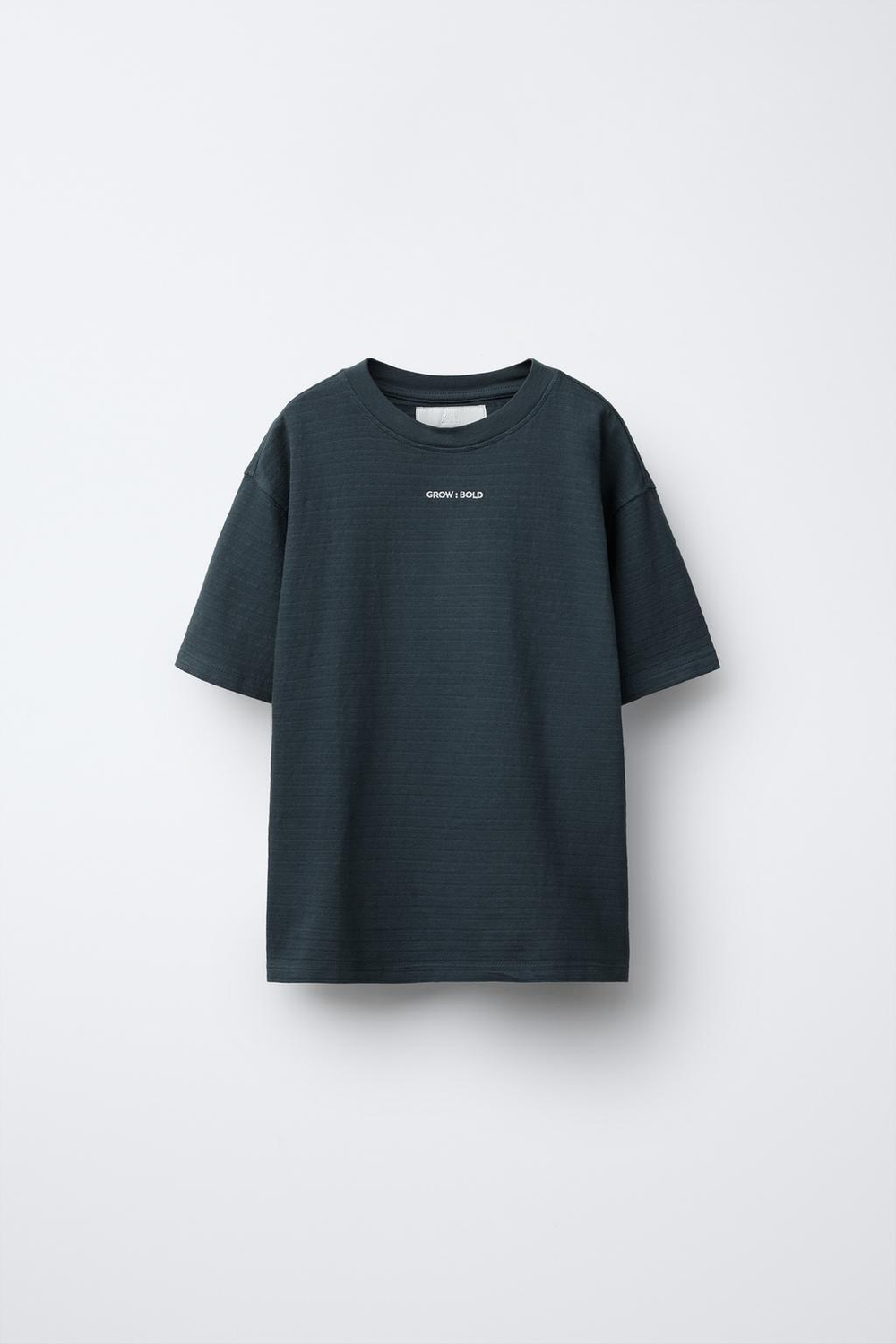 ZARA ФУТБОЛКА ИЗ РЕЛЬЕФНОЙ ТКАНИ С ВЫШИТОЙ НАДПИСЬЮ, АНТРАЦИТОВО-СЕРЫЙ