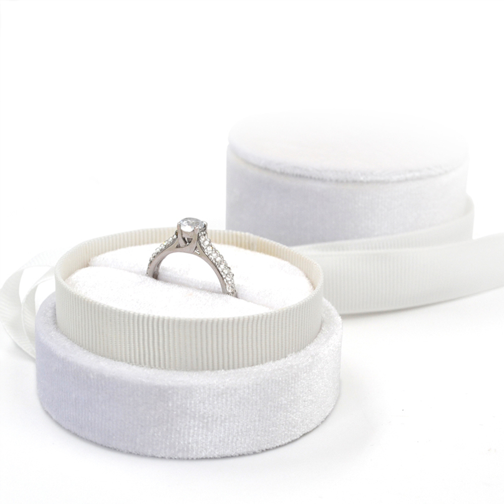 Футляр ювелирный с мягкой плюшевой обтяжкой для витрины.