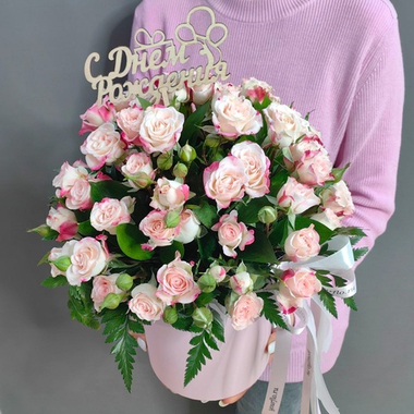 Композиция с кустовыми розами сорта "Reflex"