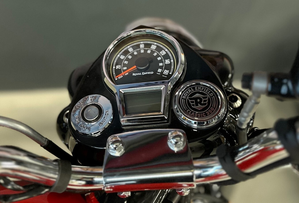 Royal Enfield Classic 350 Dark Stealth Black