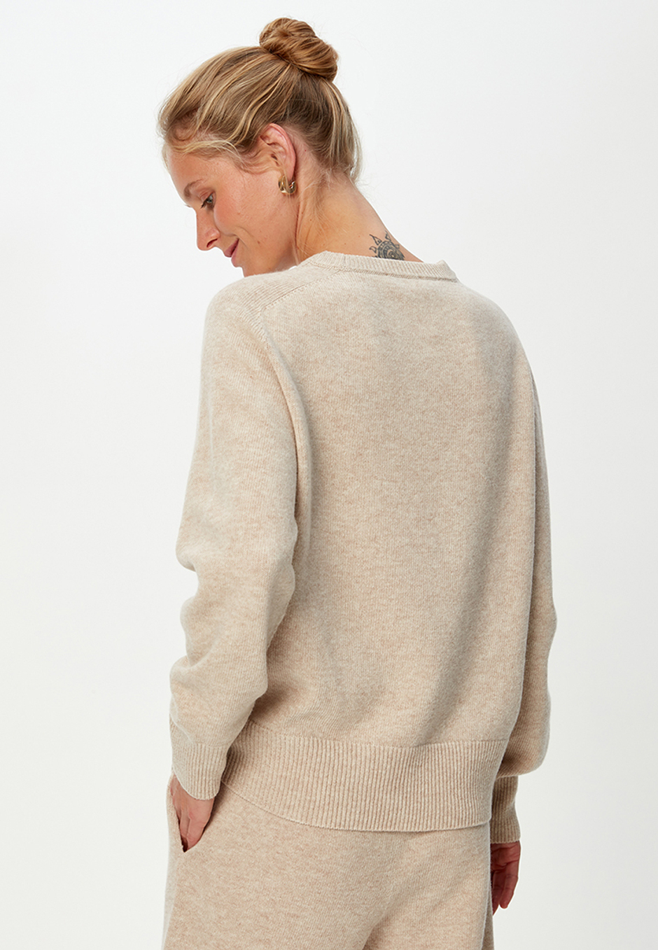 Набор из джемпера и шапки