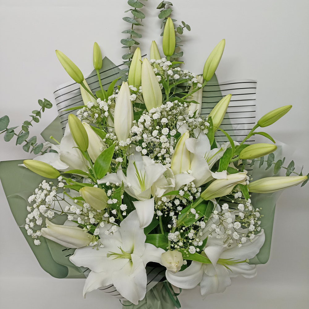 Ароматная лилия с гипсофилой