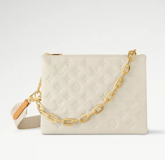 Сумка Louis Vuitton Coussin PM кремовый