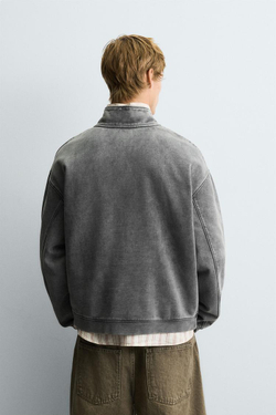 ZARA ТОЛСТОВКА С ЭФФЕКТОМ ПОТЕРТОСТИ И ВОРОТНИКОМ НА МОЛНИИ, СЕРОВАТЫЙ