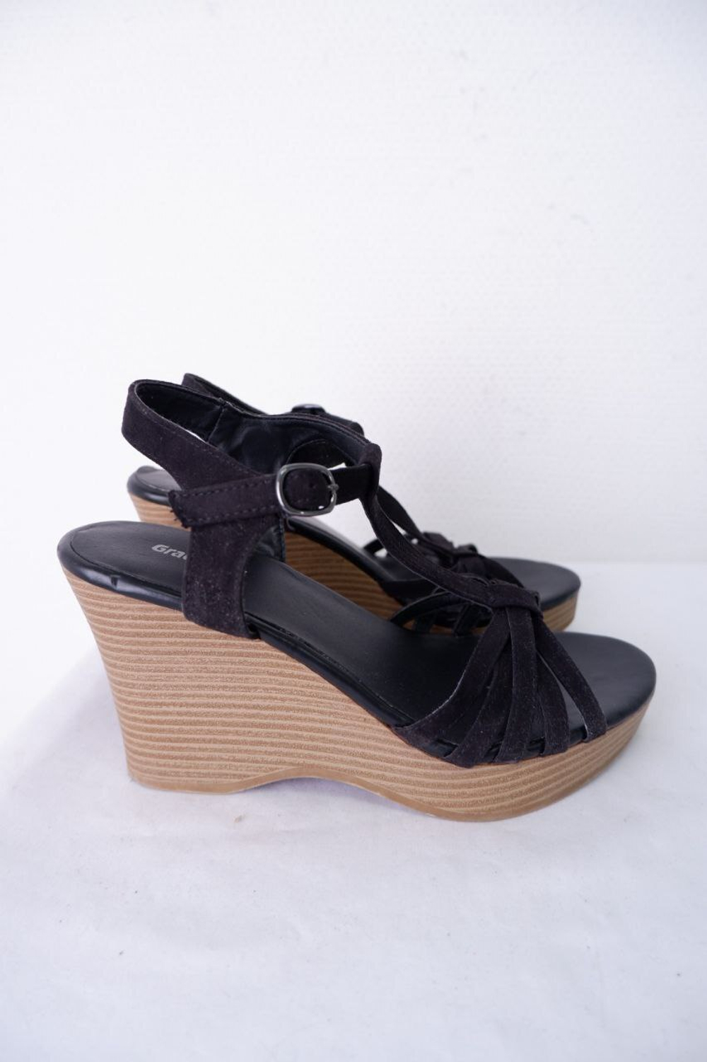 Босоножки Graceland стильные на танкетке 37 размер