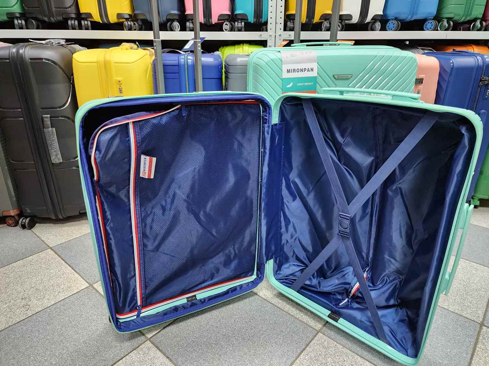 Чемодан Средний (М) полипропилен "Mironpan" съёмные колёса