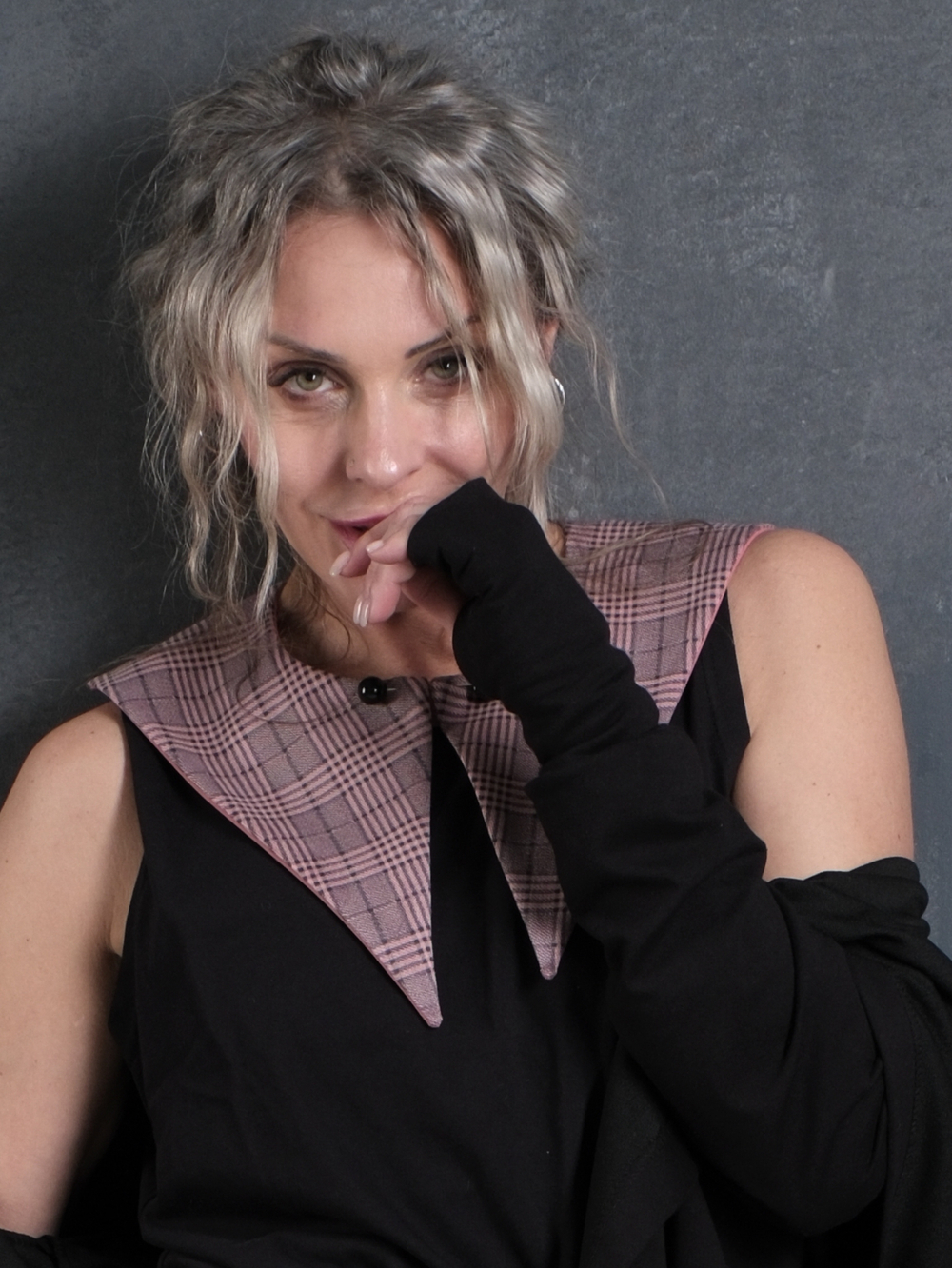 Воротник с брошкой, /персик