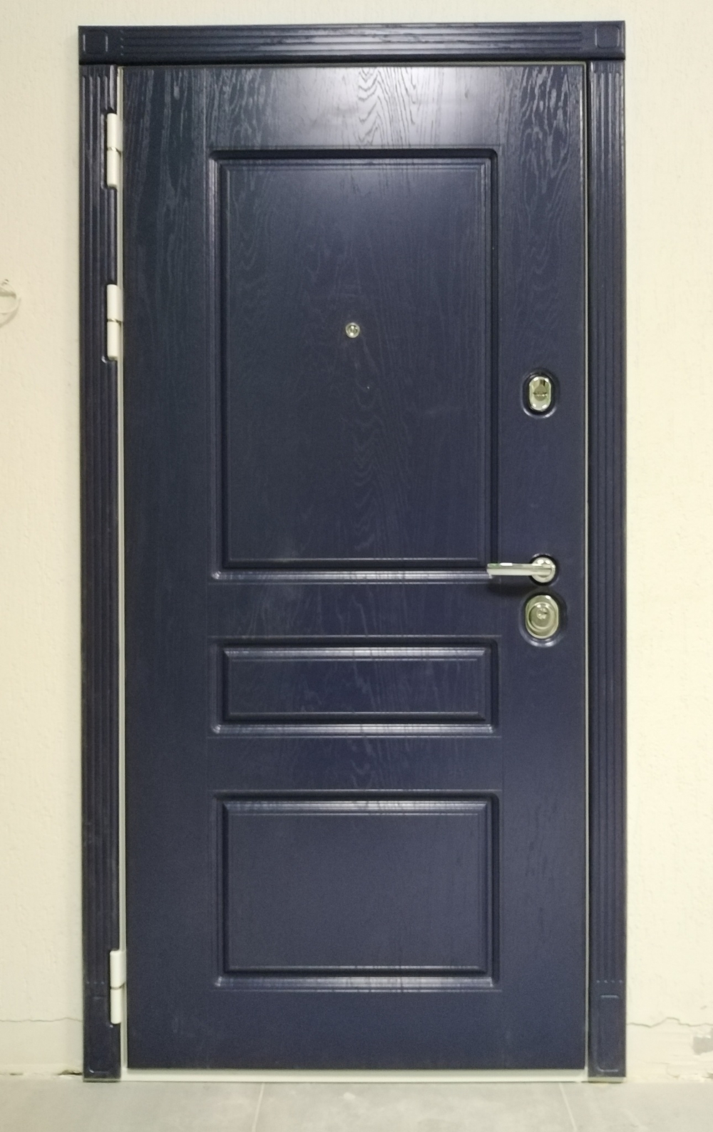 Входная металлическая дверь с зеркалом Дива Diva МД-45 Роял Вуд синий / М15 зеркало Силк маус
