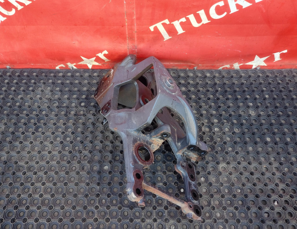 Кронштейн рессоры передней левый