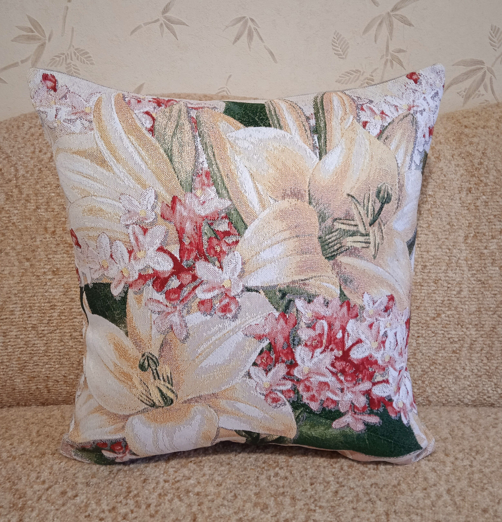 Декоративный гобеленовый чехол для интерьерной подушки Лилии 47х47