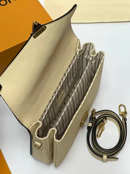 Сумка Louis Vuitton Pochette Metis кремовый