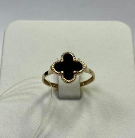 Кольцо из золота с ониксом