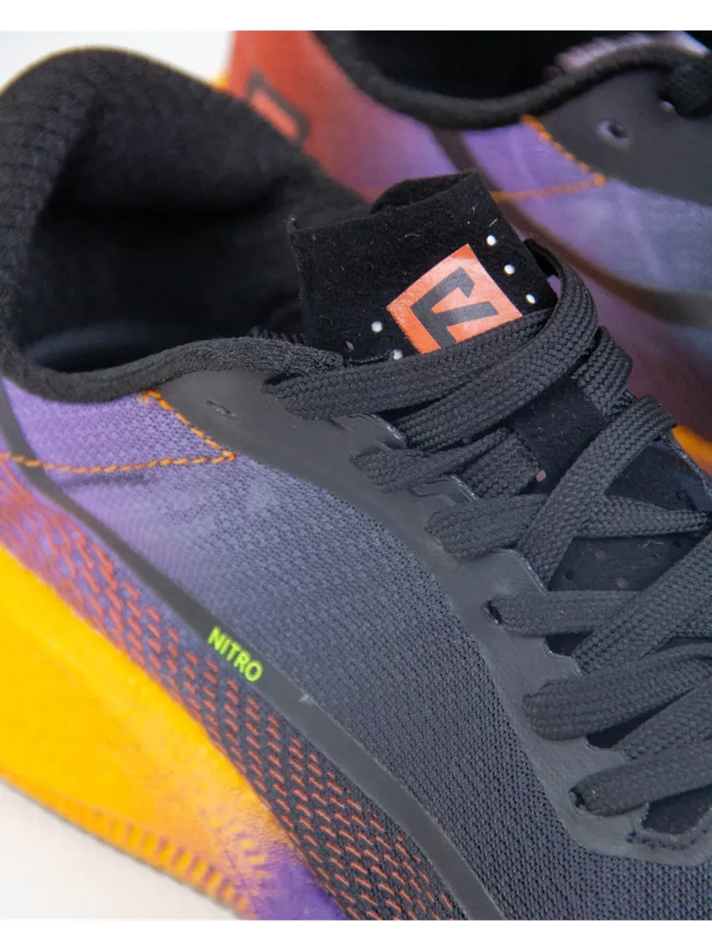 Беговые кроссовки тканевые с двойной амортизацией