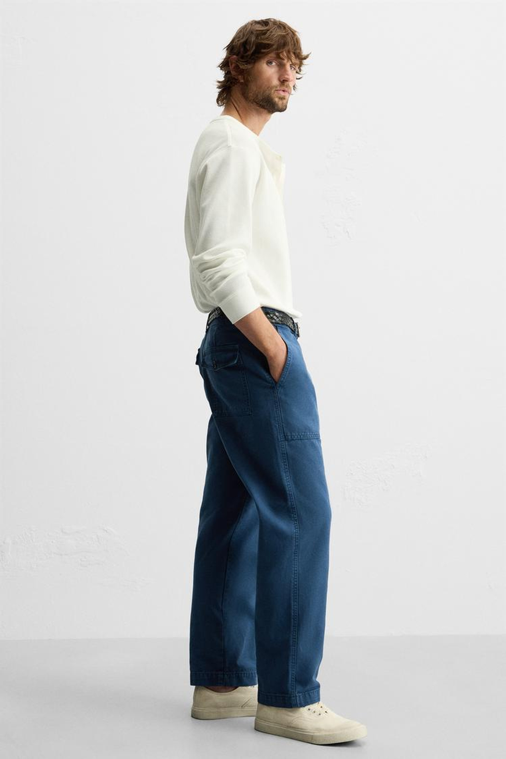 ZARA БРЮКИ REGULAR FIT ИЗ ТКАНИ С ЭФФЕКТОМ ПОТЕРТОСТИ, СИНИЙ