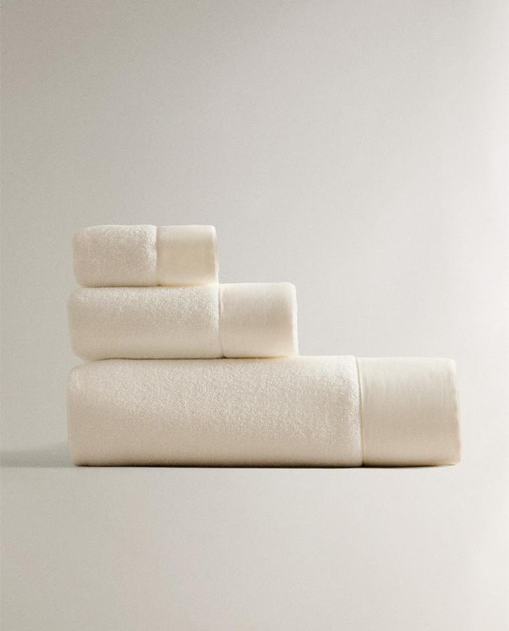 ZARA HOME БАННОЕ ПОЛОТЕНЦЕ С ПОЛОСОЙ, ЖЕЛТОВАТО-БЕЛЫЙ