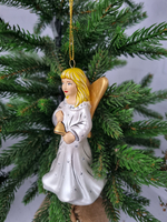 Ангел с колокольчиком ёлочная игрушка из фарфора