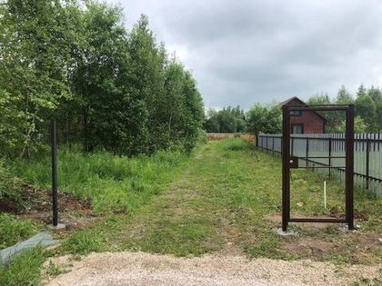 На проезде в Северной части «Романовского Парка» устанавливаются ворота и калитка