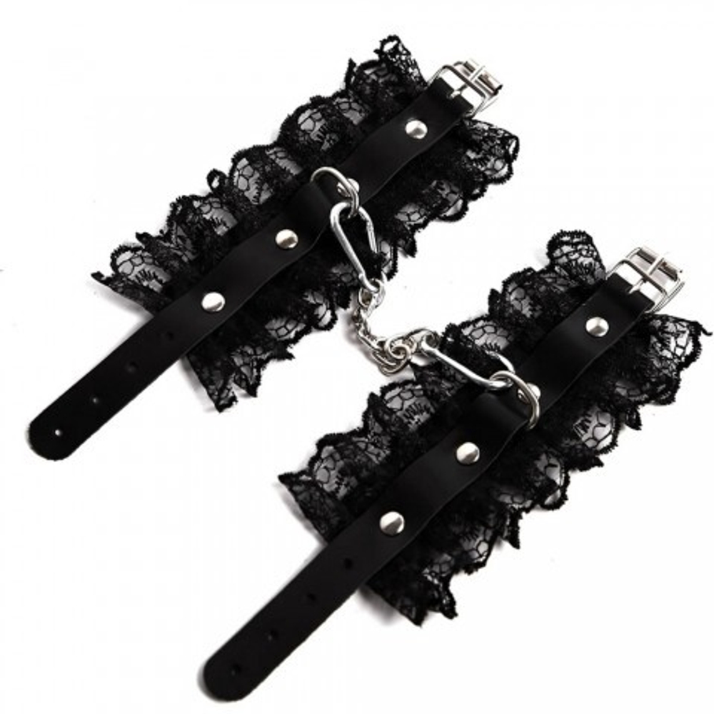 Наручники с черным кружевом