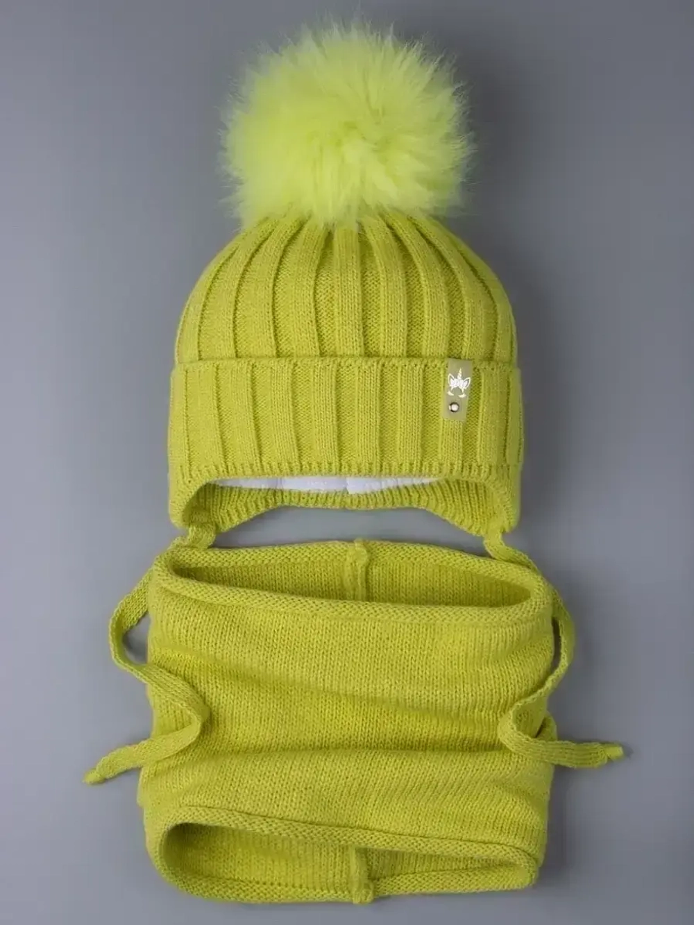 Шапка для девочки зимняя вязаная и снуд