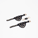 Черные кожаные наручники с клепками, кольцами и золотистой фурнитурой (Цвет: черный с золотистым)