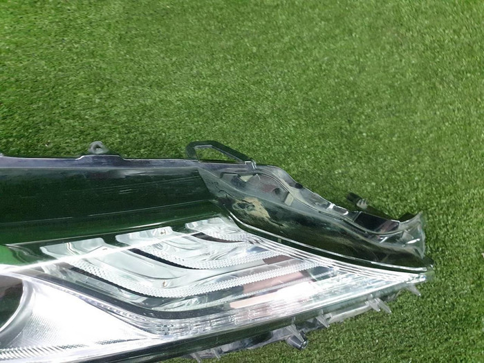 Стекло фары правое Toyota Camry xv70 (2020-н.в.)