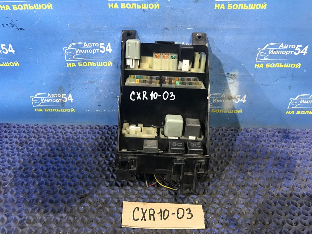 Блок предохранителей салонный TOYOTA ESTIMA 1998