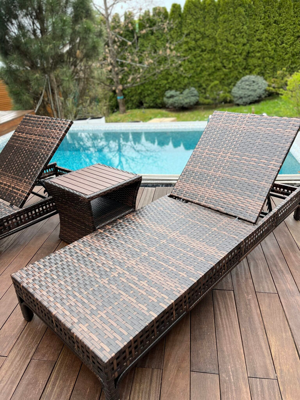 Шезлонг-лежак КОРСИКА (с подушкой) из искусственного ротанга .