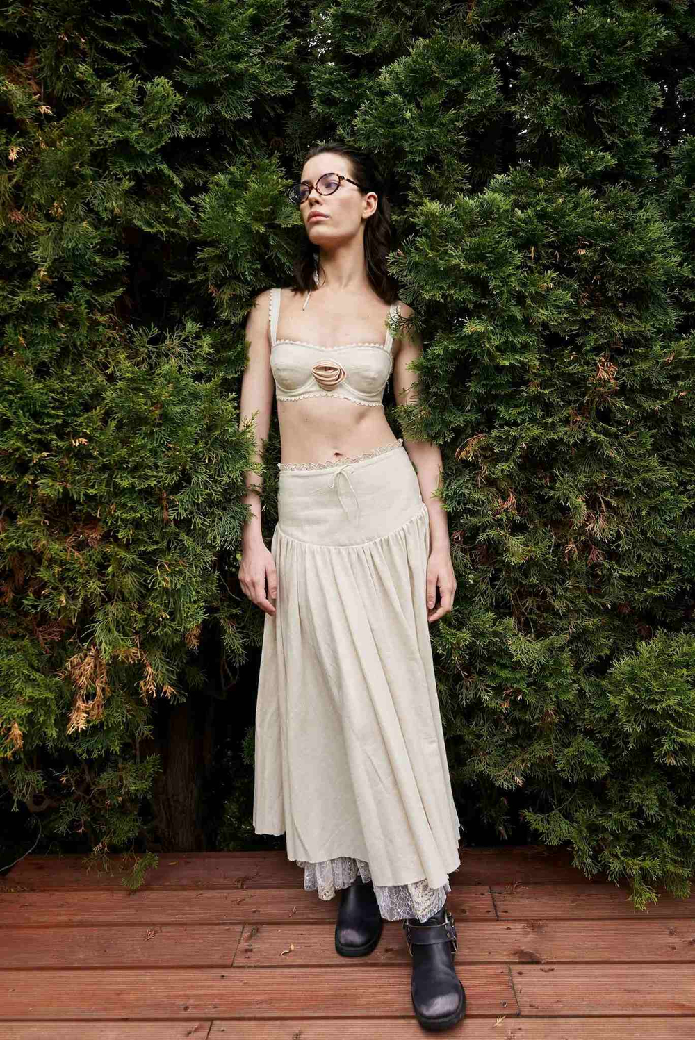 Топ-бюстье с розой изо льна