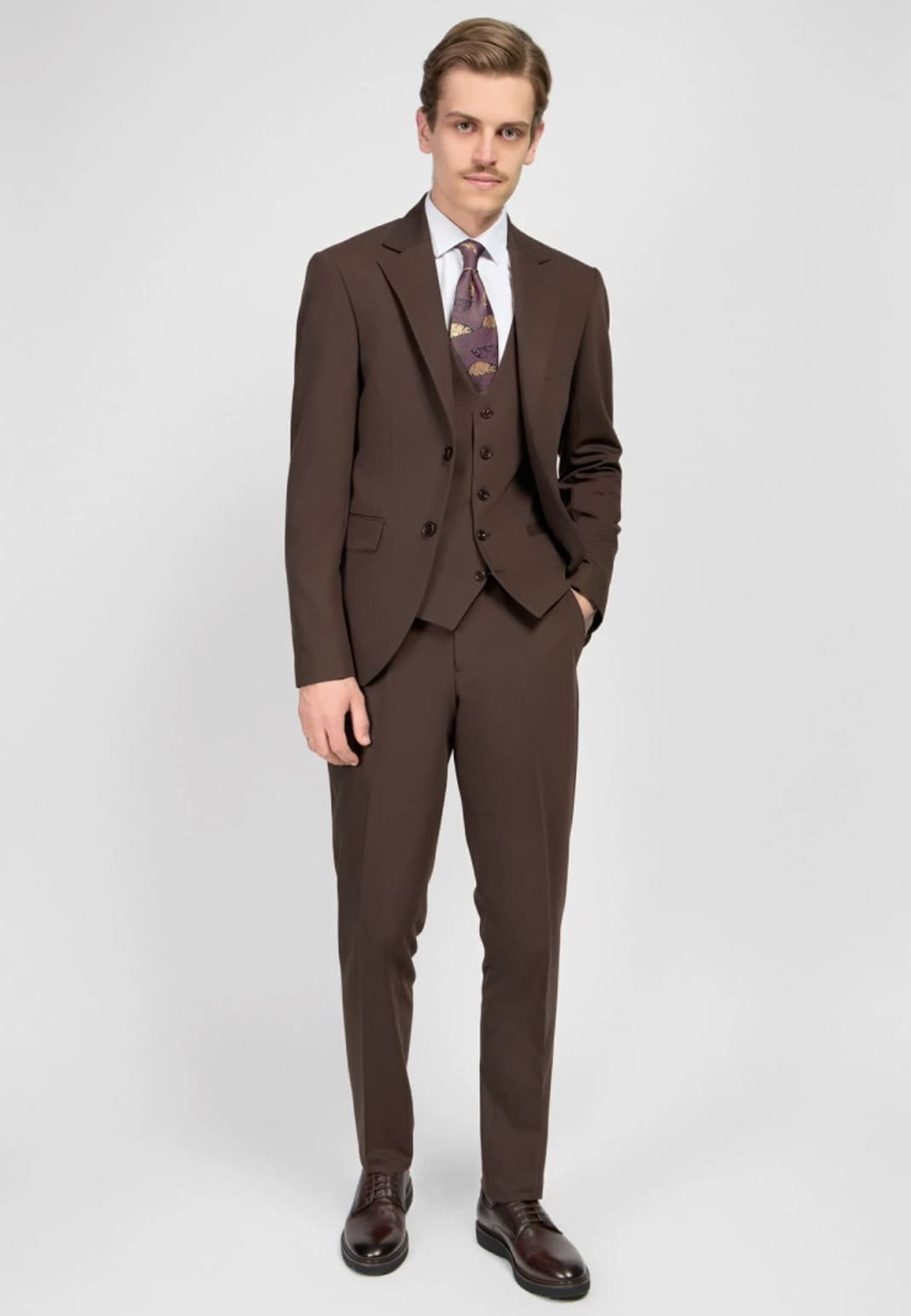 Мужской классический костюм (коричневый) А37