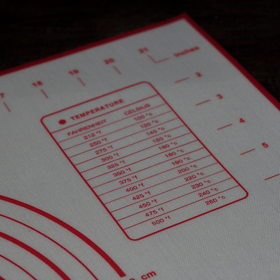 Силиконовый коврик 60х40 см с разметкой (красный)