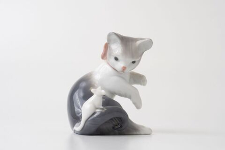 Коллекционная фарфоровая фигурка котенка с мышкой на хвосте Lladro
