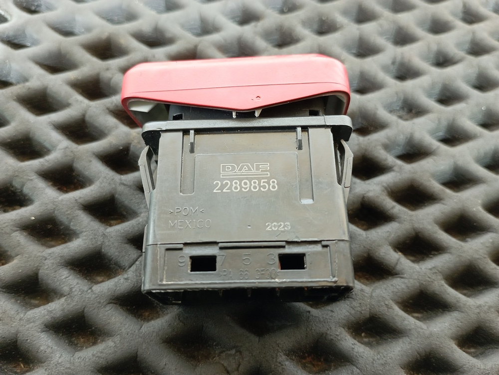 Кнопка аварийной сигнализации 2023г