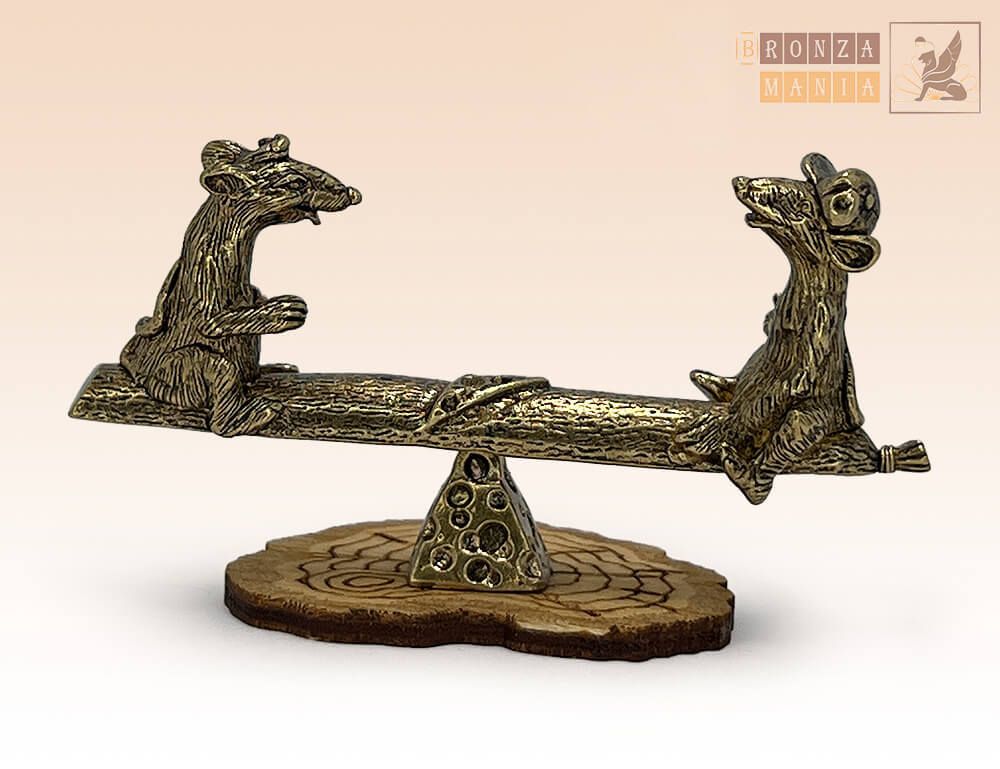 фигурка Мыши на качелях