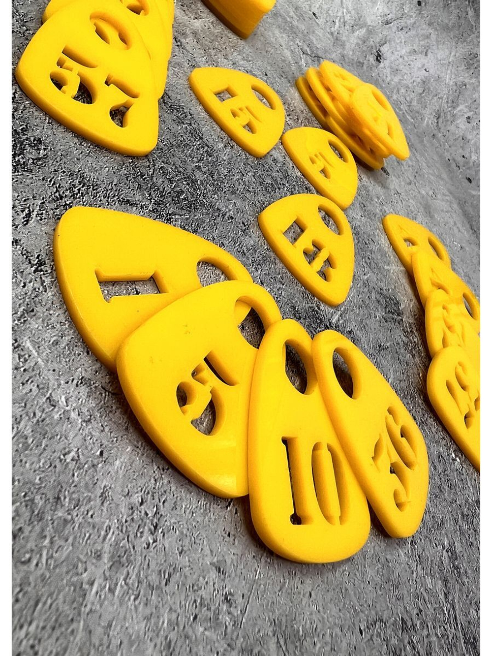 Номерки для гардероба прорезные