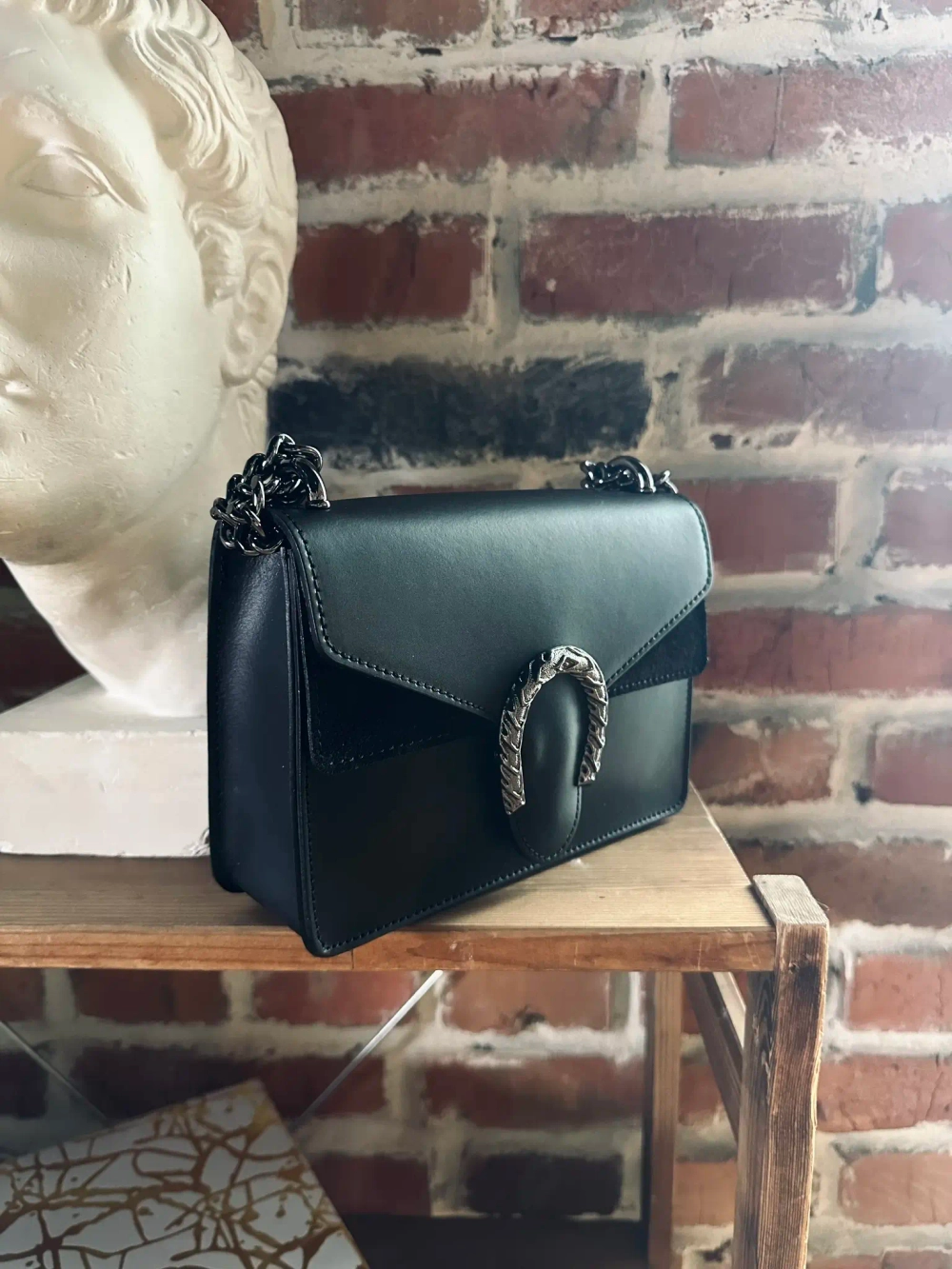 Женская черная маленькая сумочка из натуральной кожи на цепочке