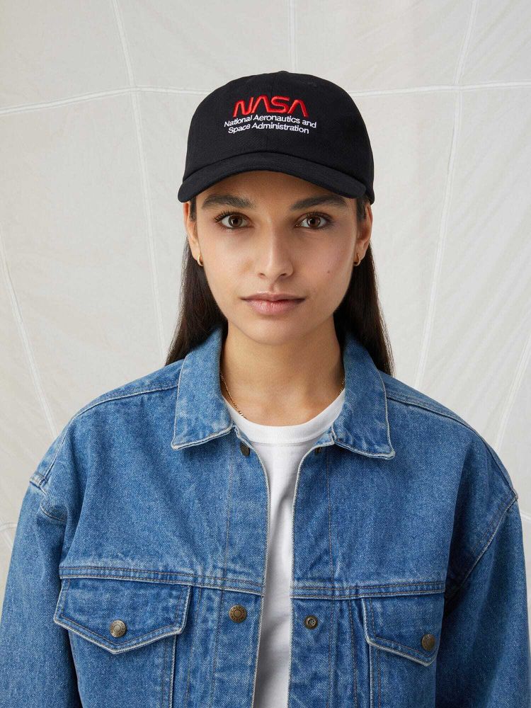 Бейсболка Alpha Industries Nasa Worm Logo Cap Black