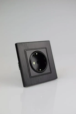 Розетка черная одинарная пластик