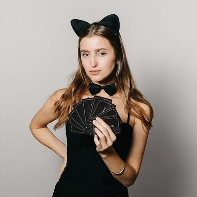 Набор для двоих «50 оттенков страсти. Женщина-кошка»: 10 карт, кошачьи ушки и бабочка (Цвет: черный)